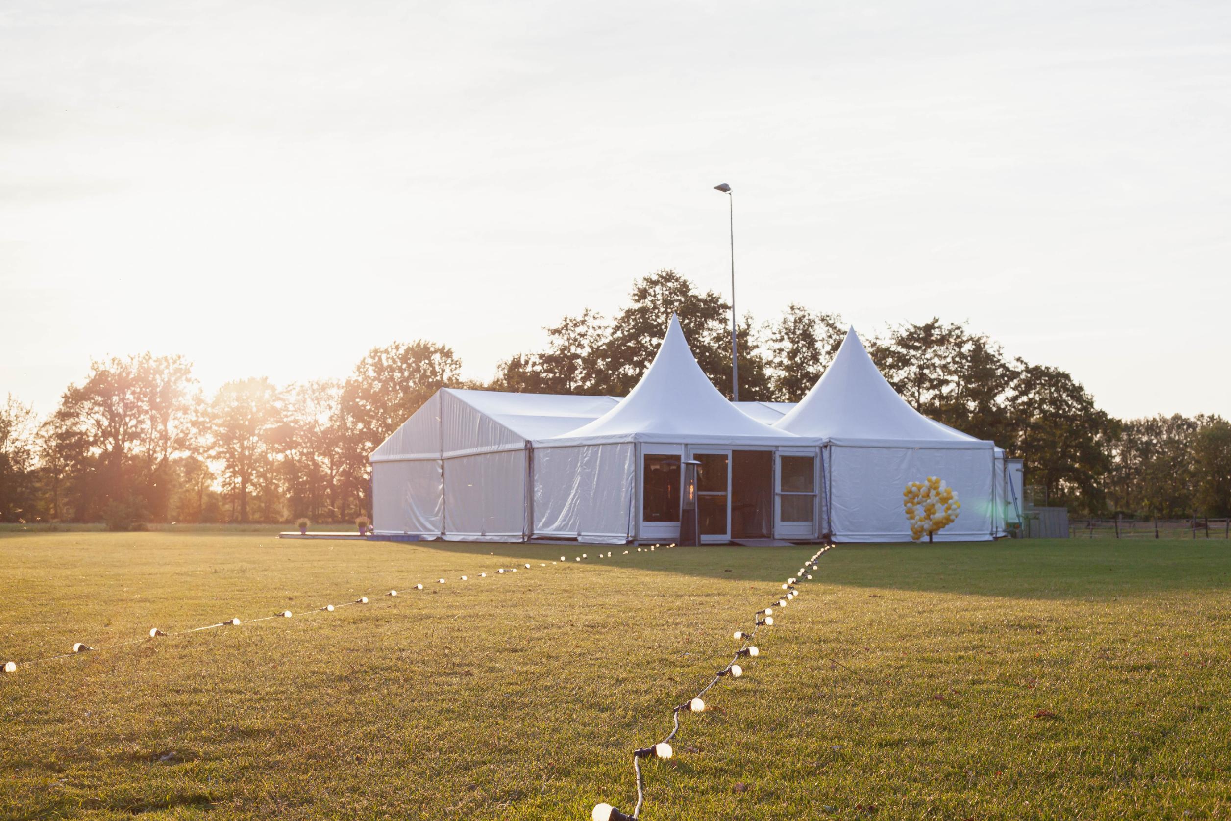 cool tents Automatic Pop-Up Tent With Rainfly featuring a high 2020-omacid6488 Wähle passend zu Deinem Dachzelt:Premium Comfort Mattress Roof Space 4 Fiamma F65eagle 400 Markise